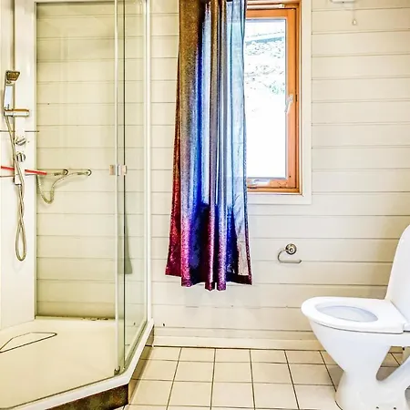 Pet Friendly In Sjernaroy With Wifi Holiday home Mjolsnes