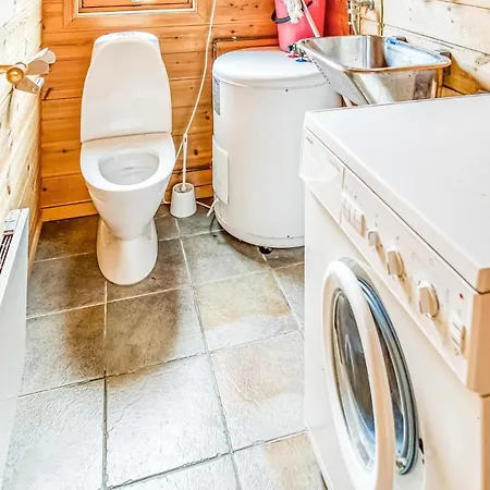 Holiday home Pet Friendly In Sjernaroy With Wifi Mjolsnes
